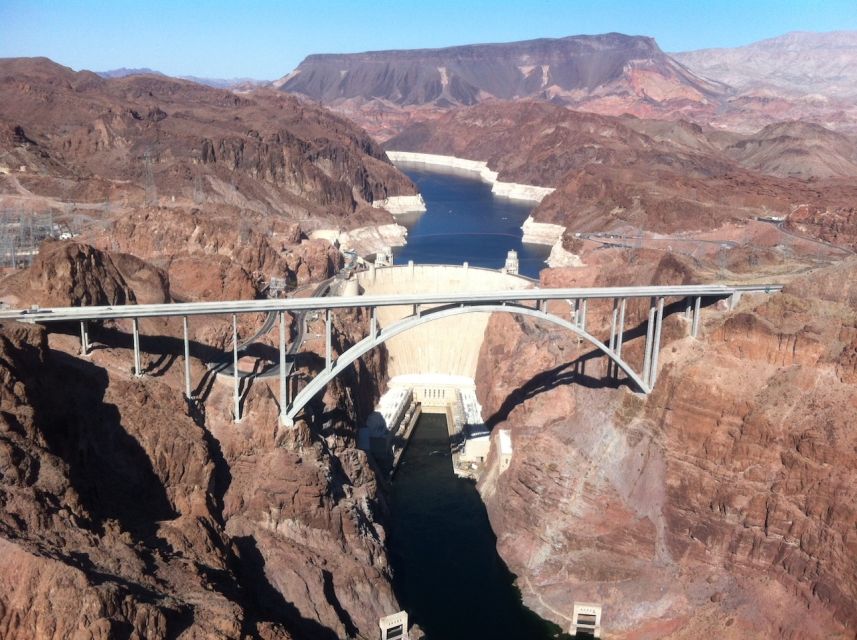 Las Vegas: Grand Canyon Helicopter Landing Tour - Champagne, snacks, and canyon-floor photos