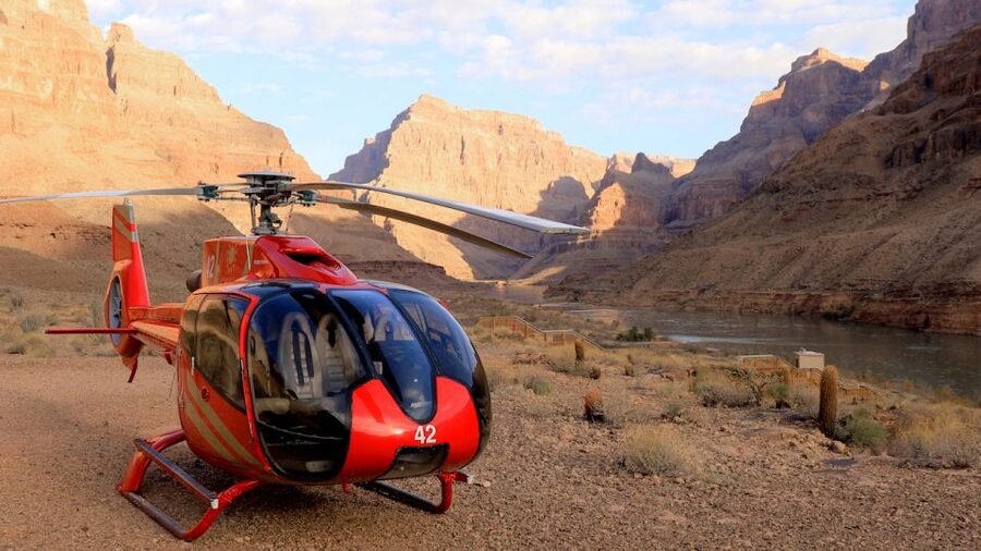 Las Vegas: Grand Canyon Helicopter Ride, Boat Tour & Skywalk - The 35-minute flight from Boulder City