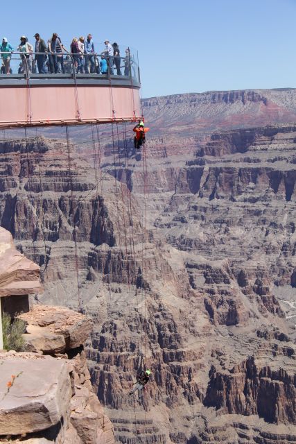 Las Vegas: Grand Canyon in Spanish with Skywalk and Lunch - The road from Las Vegas: Hoover Dam and the Mojave Desert