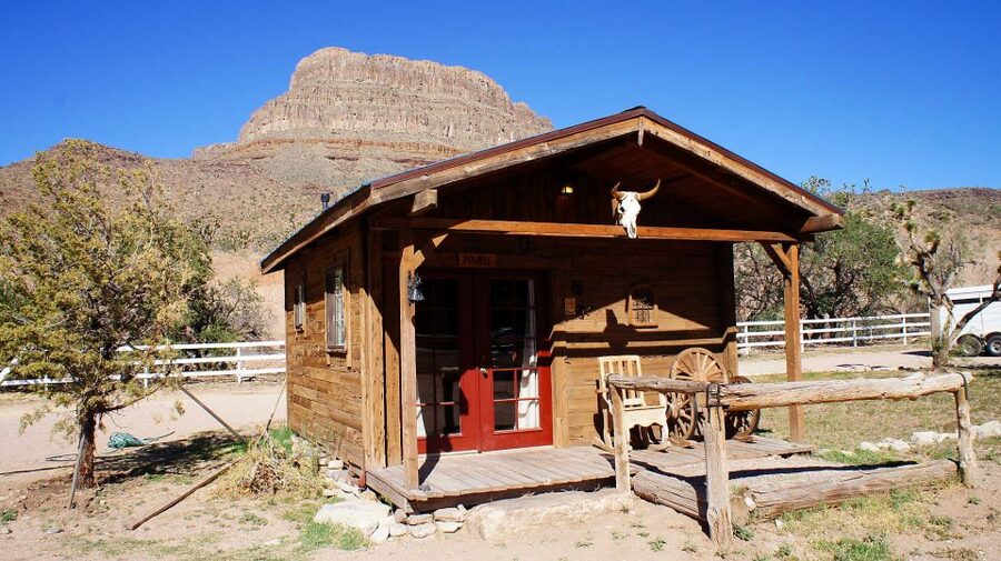 Las Vegas: Grand Canyon Ranch Tour with Horseback/Wagon Ride - A quick Hoover Dam stop with useful photo views