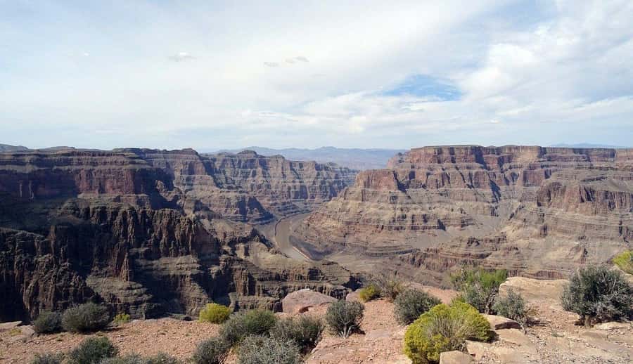 Las Vegas: Grand Canyon West Bus Tour with Guided Walk - Hoover Dam gives the return trip a second highlight