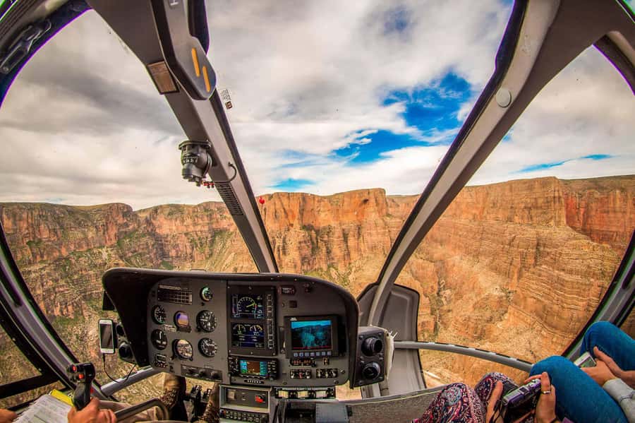 Las Vegas: Grand Canyon West Rim Tour with Helicopter Flight - The helicopter descent to the canyon floor