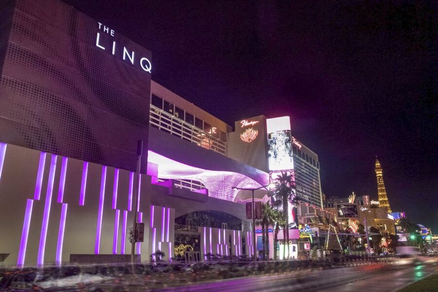 Las Vegas: High Roller Entry Ticket with In-Cabin Open Bar - Photos, narration, and the small details