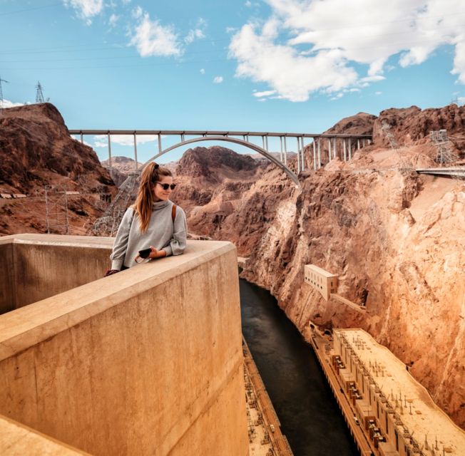 Las Vegas: Hoover Dam and Seven Magic Mountains Tour - Seven Magic Mountains: public art in the Mojave