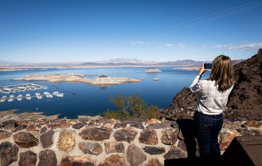 Las Vegas: Hoover Dam Tour with American-Style Hot Breakfast - First views of the dam and Lake Mead