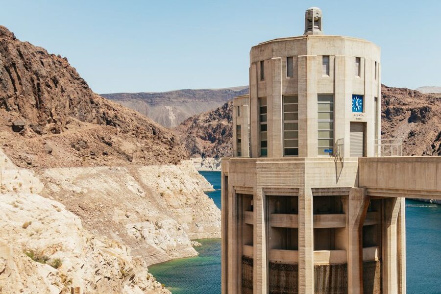 Las Vegas: Hoover Dam Ultimate VIP Tour with Lunch - The Welcome to Fabulous Las Vegas sign in 30 minutes