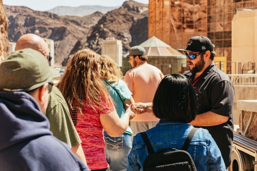 Las Vegas: Hoover Dam Ultimate VIP Tour with Lunch - Two hours at Hoover Dam, with the working machinery included