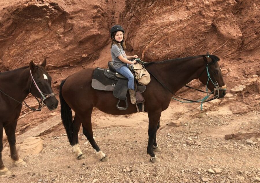 Las Vegas: Horseback Riding Tour - What the guides add to the experience