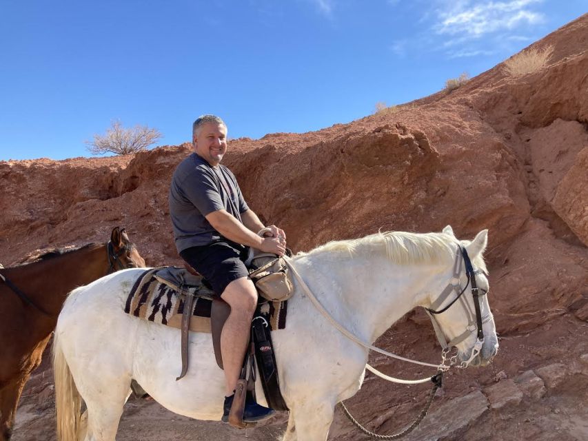 Las Vegas: Horseback Riding with Breakfast - Riding through Nevada’s red-rock country