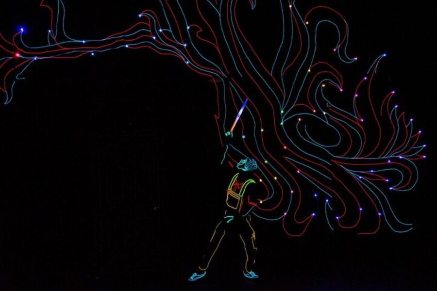 Las Vegas: iLuminate Show at The STRAT Admission Ticket - Entering Club iLuminate in the dark