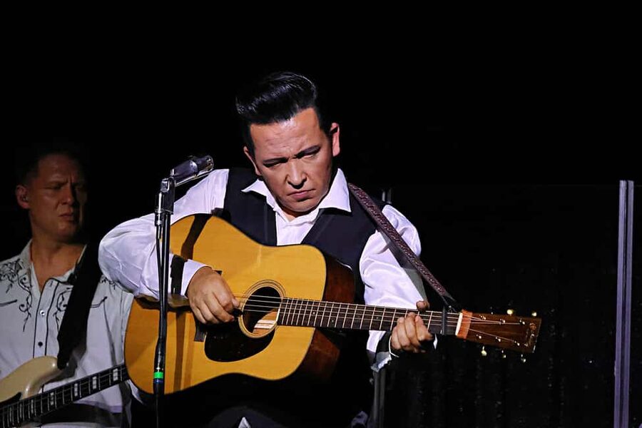 Las Vegas: Johnny Cash Tribute Show - Entering the Modern Showrooms at Alexis Park Resort