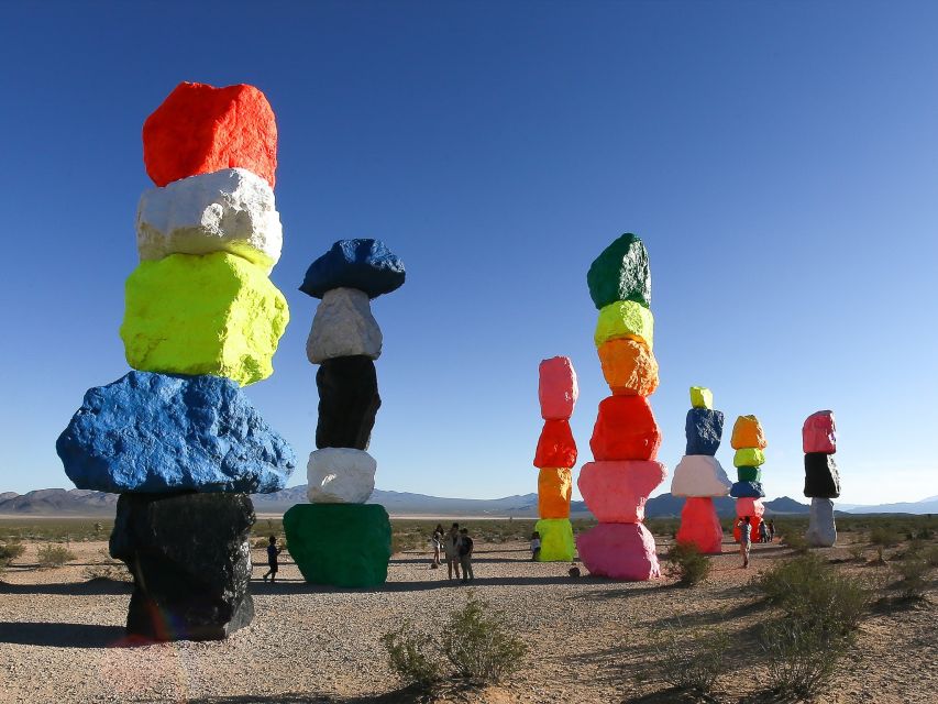 Las Vegas: Las Vegas Sign + 7 Magic Mountains + Photoshoot - The desert color of Seven Magic Mountains