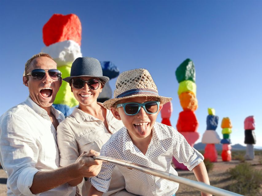 Las Vegas: Las Vegas Sign + 7 Magic Mountains + Photoshoot - The guide can shape the whole experience