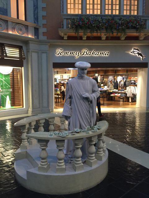 Las Vegas: Las Vegas Strip Night Tour en Español - Fremont Street and the old center of town