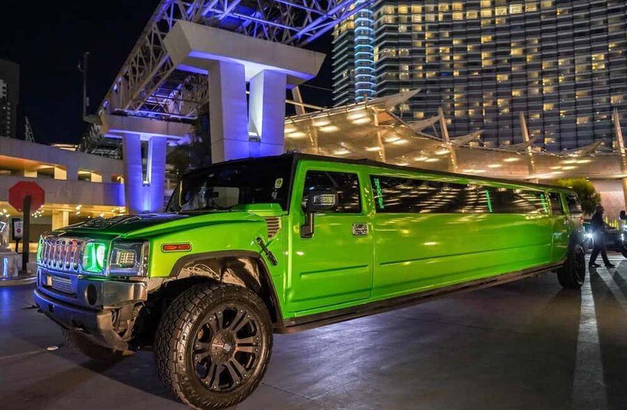 Las Vegas Limo Tour with Champagne and Nightclub Entry - One hour through the Strip and Downtown