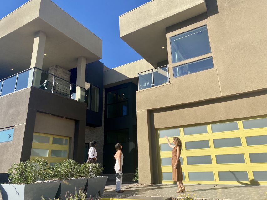 Las Vegas: Luxury Home Tour with Snacks and Drinks - Desert scenery from the road