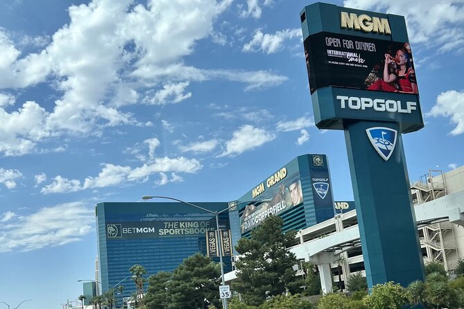 Las Vegas Neon and Secrets: Self-Guided Audio Tour - The Strat and Las Vegas from its highest point