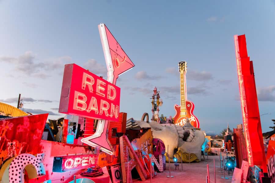 Las Vegas: Neon Museum Experience & Vegas Open-Top Bus Tour - Fifteen minutes at the Welcome to Fabulous Las Vegas sign