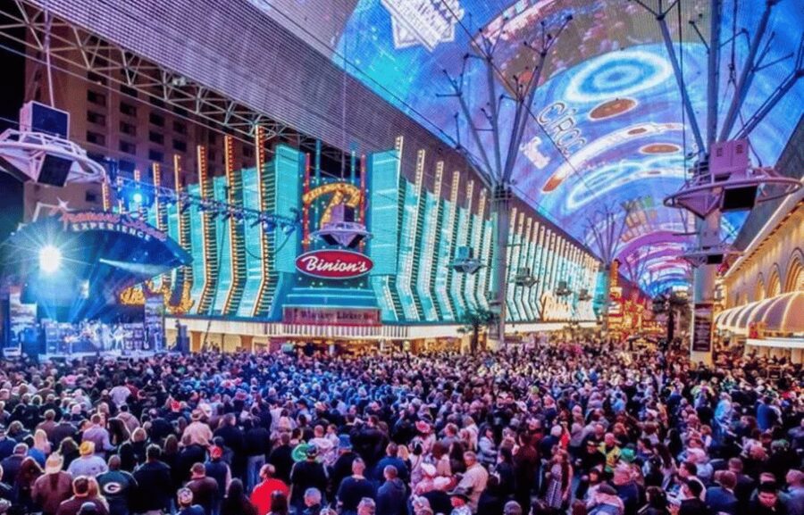 Las Vegas: Night City Tour with Hotel Pickup - The guide can shape the evening