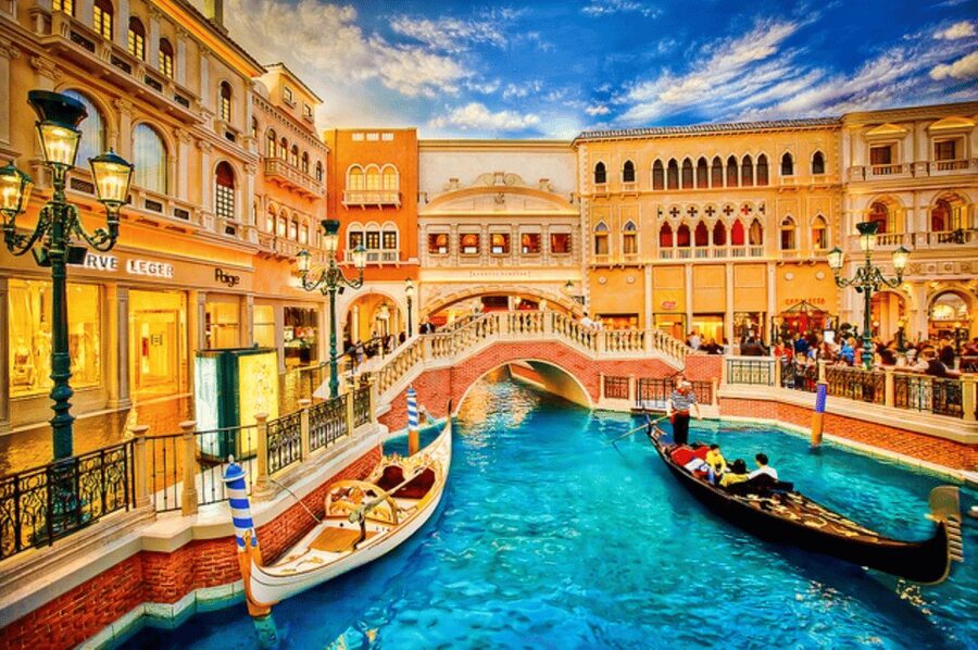 Las Vegas: Night City Tour with Hotel Pickup - Golden Nugget: a classic casino stop