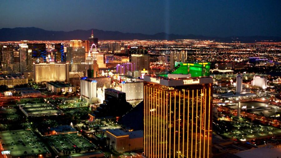 Las Vegas: Night Helicopter Flight over Las Vegas Strip - Why Las Vegas looks better from a helicopter