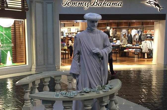 Las Vegas Night Tour in Spanish - Venetian: a guided look at a resort built as a fantasy