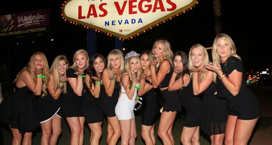 Las Vegas: Nightclub and Bar Crawl with Party Bus and Drinks - Why the party bus changes the Las Vegas night