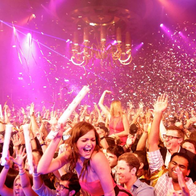 Las Vegas: Nightclub and Bar Crawl with Party Bus and Drinks - The first venue: a quick start to the crawl