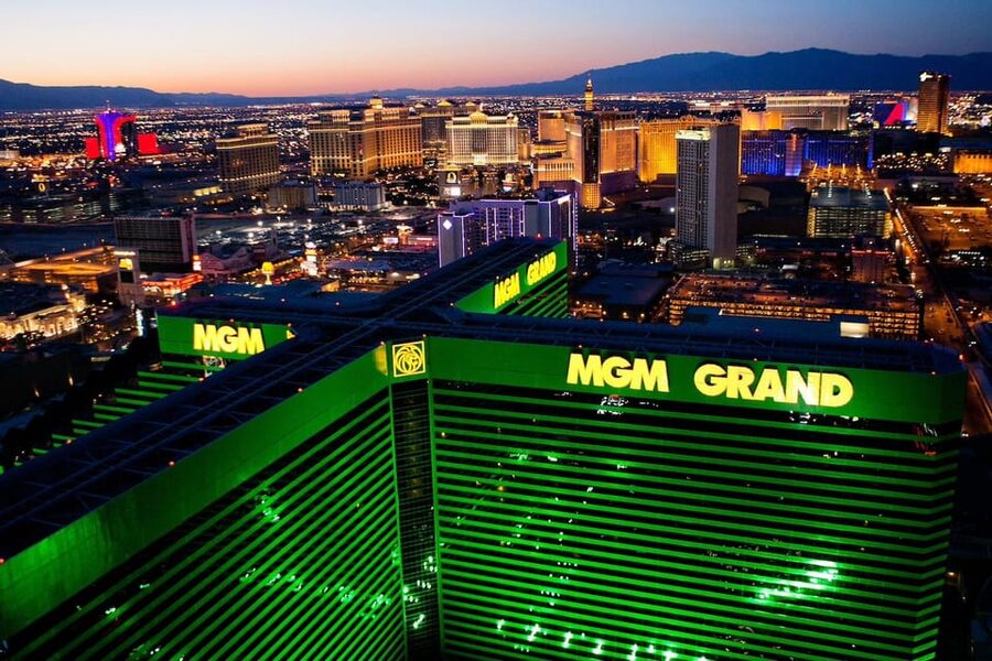 Las Vegas: Nighttime Helicopter Flight over the Strip - Bellagio, City Center, and the southern resorts