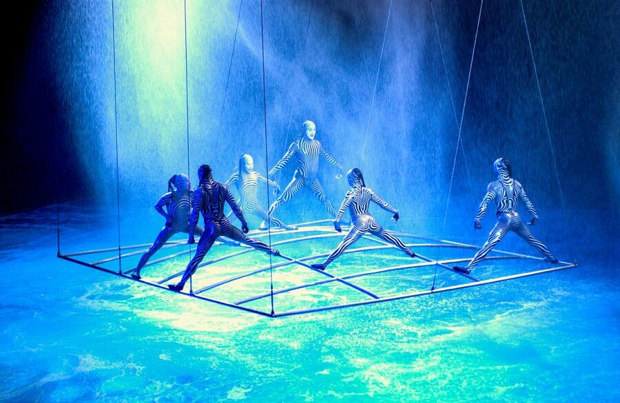 Las Vegas: “O” by Cirque du Soleil at Bellagio - Strange characters and theatrical surprises