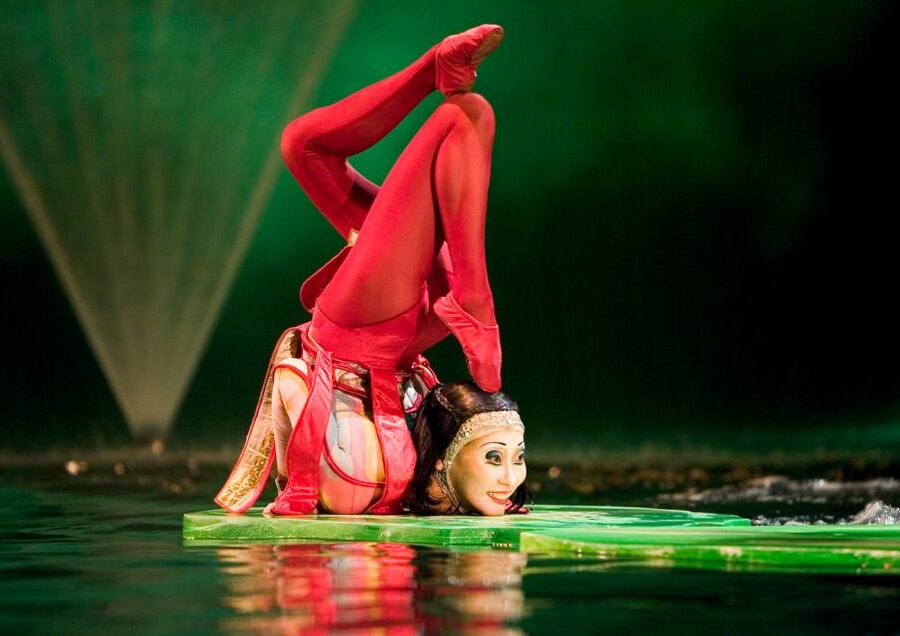 Las Vegas: “O” by Cirque du Soleil at Bellagio - What the Bellagio setting adds