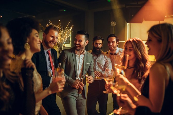 Las Vegas Party Bus Club Crawl - Start at 8:30 pm, but get there early