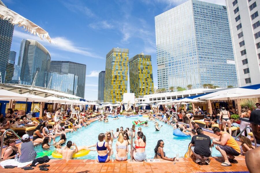 Las Vegas: Party Bus Day Club Tour with Drinks & Club Entry - Why this four-hour tour works for Las Vegas daylife