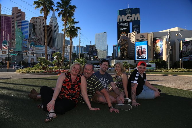 Las Vegas Photo Tour by Luxurious Vehicle - New York-New York: playful city icons