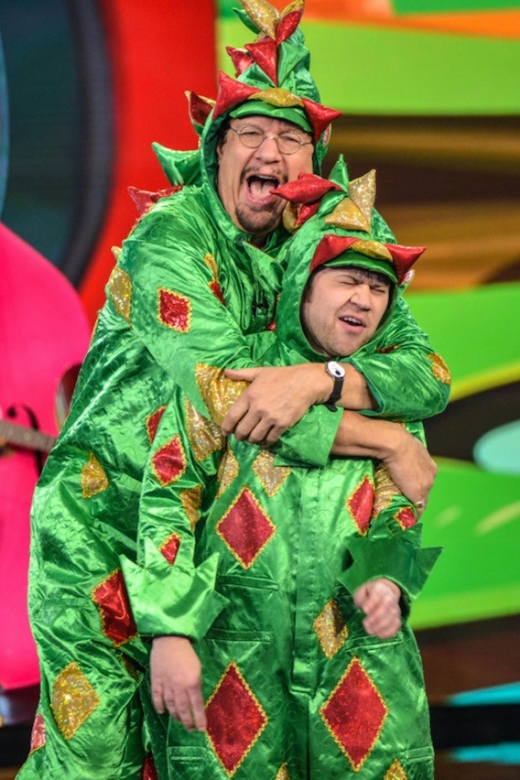 Las Vegas: Piff the Magic Dragon Show at the Flamingo - A magic show with a dragon-sized comic streak