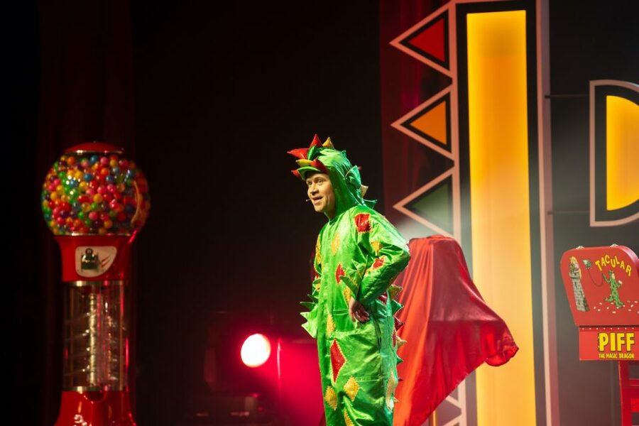 Las Vegas: Piff the Magic Dragon Show at the Flamingo - The comedy is part of the ticket, not filler