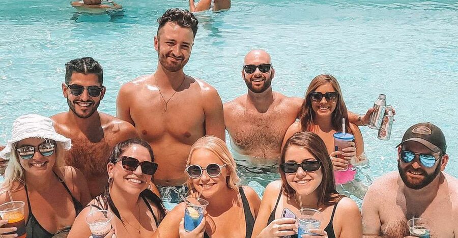Las Vegas: Pool Crawl with Free Drinks on the Party Bus - Who will enjoy this pool crawl