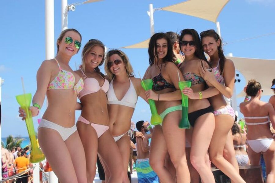 Las Vegas: Pool Party Crawl by Party Bus - Should you book the Las Vegas pool party crawl?