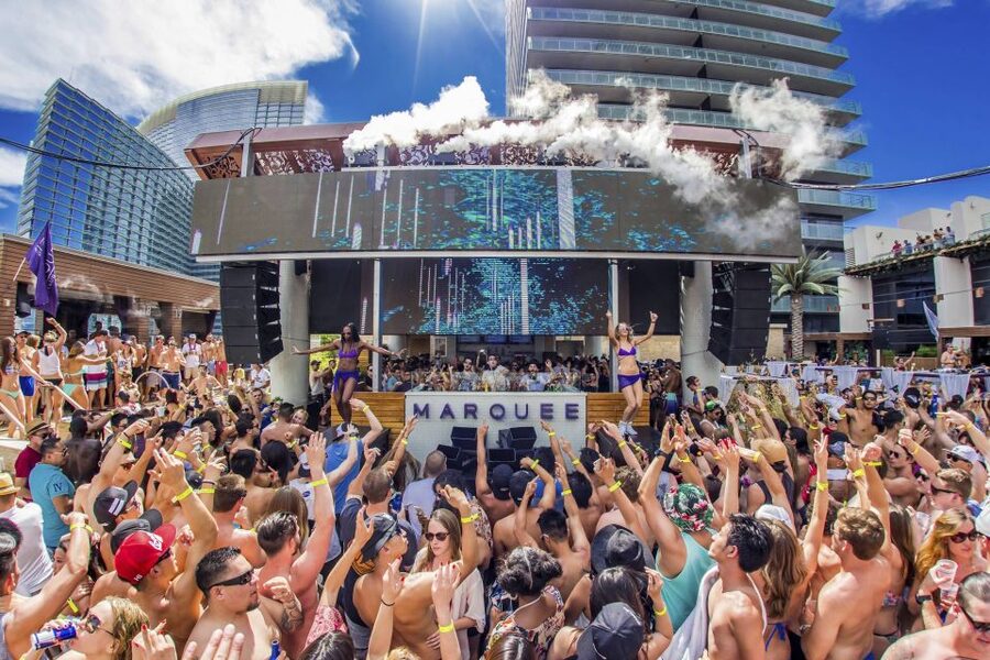 Las Vegas: Pool Party Crawl by Party Bus - The first pool club sets the tone