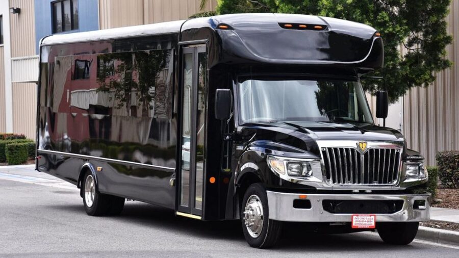 Las Vegas: Private Party Bus Tour Of Vegas Strip w Champagne - Who will get the most from this experience