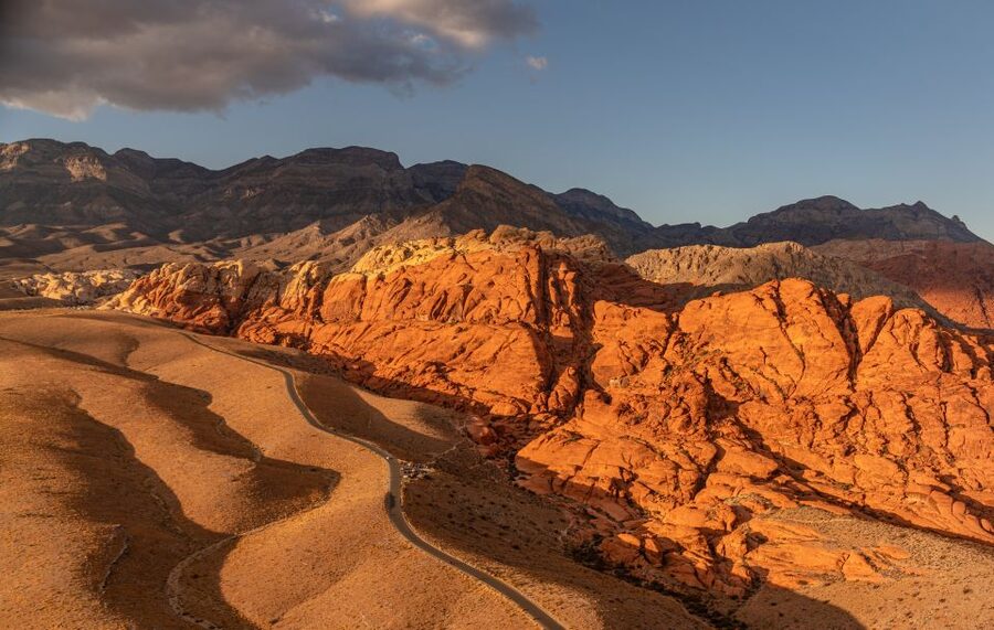 Las Vegas: Red Rock Canyon Helicopter Landing Tour - The return flight over famous Las Vegas sights