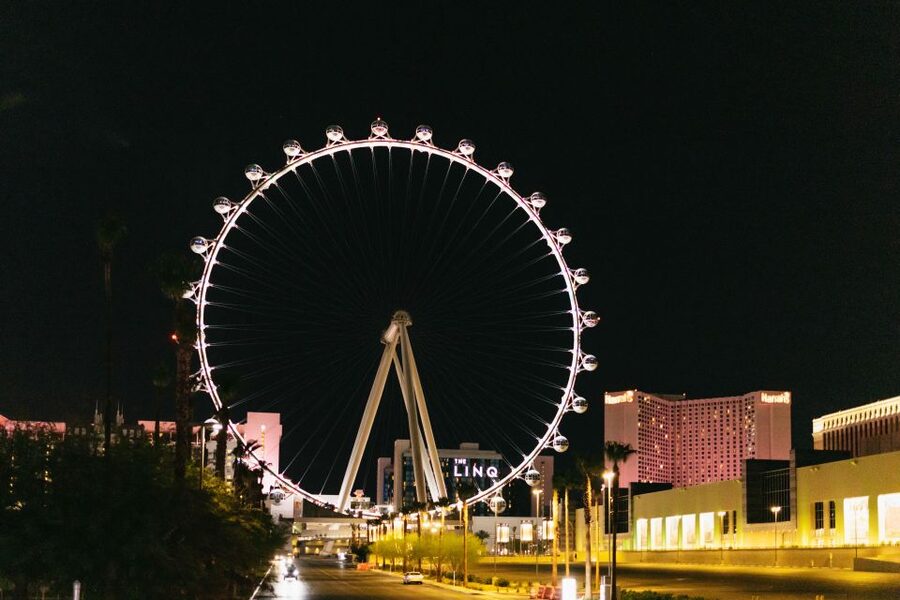 Las Vegas: Sightseeing Night Tour by Open-top Bus - A short look at Fremont Street
