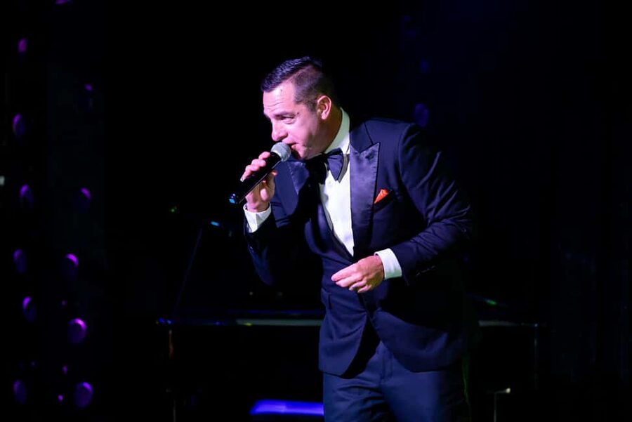 Las Vegas: Sinatra Live! - Tribute to Frank Sinatra - How the price compares with a Las Vegas night out