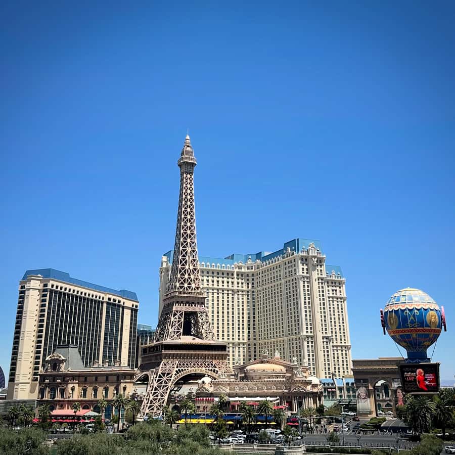 Las Vegas Strip: 90-Minute Sightseeing Tour with Photo Stops - Key points at a glance