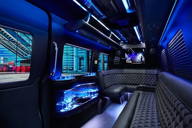 Las Vegas Strip at night like a Star with champagne by luxury limo - 3 or 5 hrs - The Welcome sign and classic Las Vegas photo stops