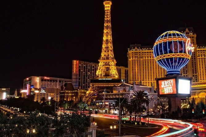 Las Vegas Strip at night like a Star with champagne by luxury limo - 3 or 5 hrs - Champagne, water, music, and the feel of the vehicle