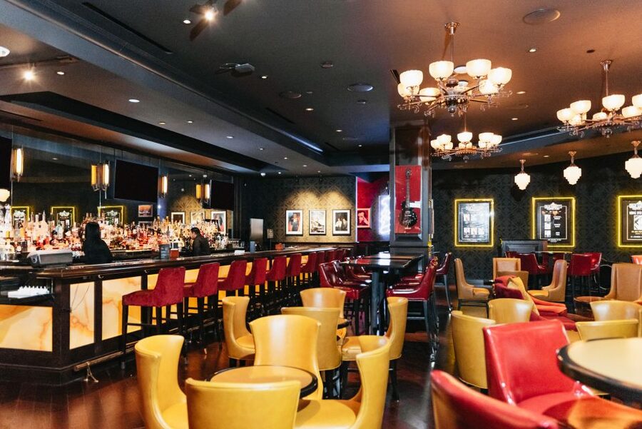 Las Vegas Strip: Brad Garrett’s Comedy Club at MGM Grand - A practical plan for your evening
