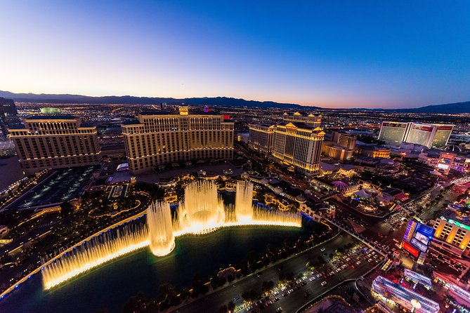 Las Vegas Strip Highlights by Helicopter at Night - The short flight over the Strip and Downtown