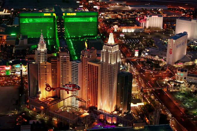 Las Vegas Strip Highlights by Helicopter at Night - Pilot commentary and the feel of the ride