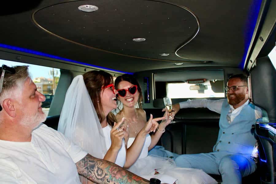 Las Vegas Strip Limo Tour with Champagne and Photos - The Welcome to Las Vegas Sign stop